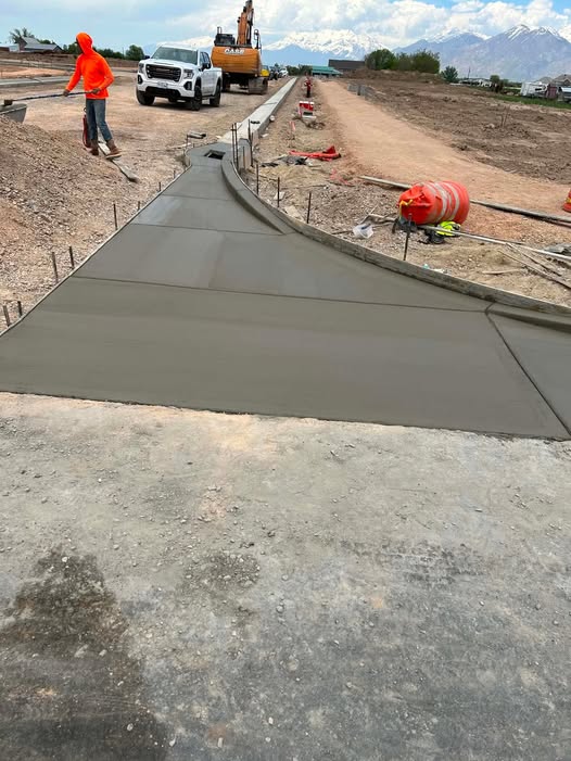 Curved concrete walkway poured by D,N,A Concrete LLC in Utah